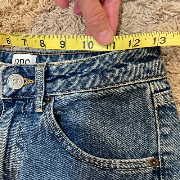 BDG IRBAN OUTFITTERS Mom High Rise Jeans Size 27 - Picture 5 of 11